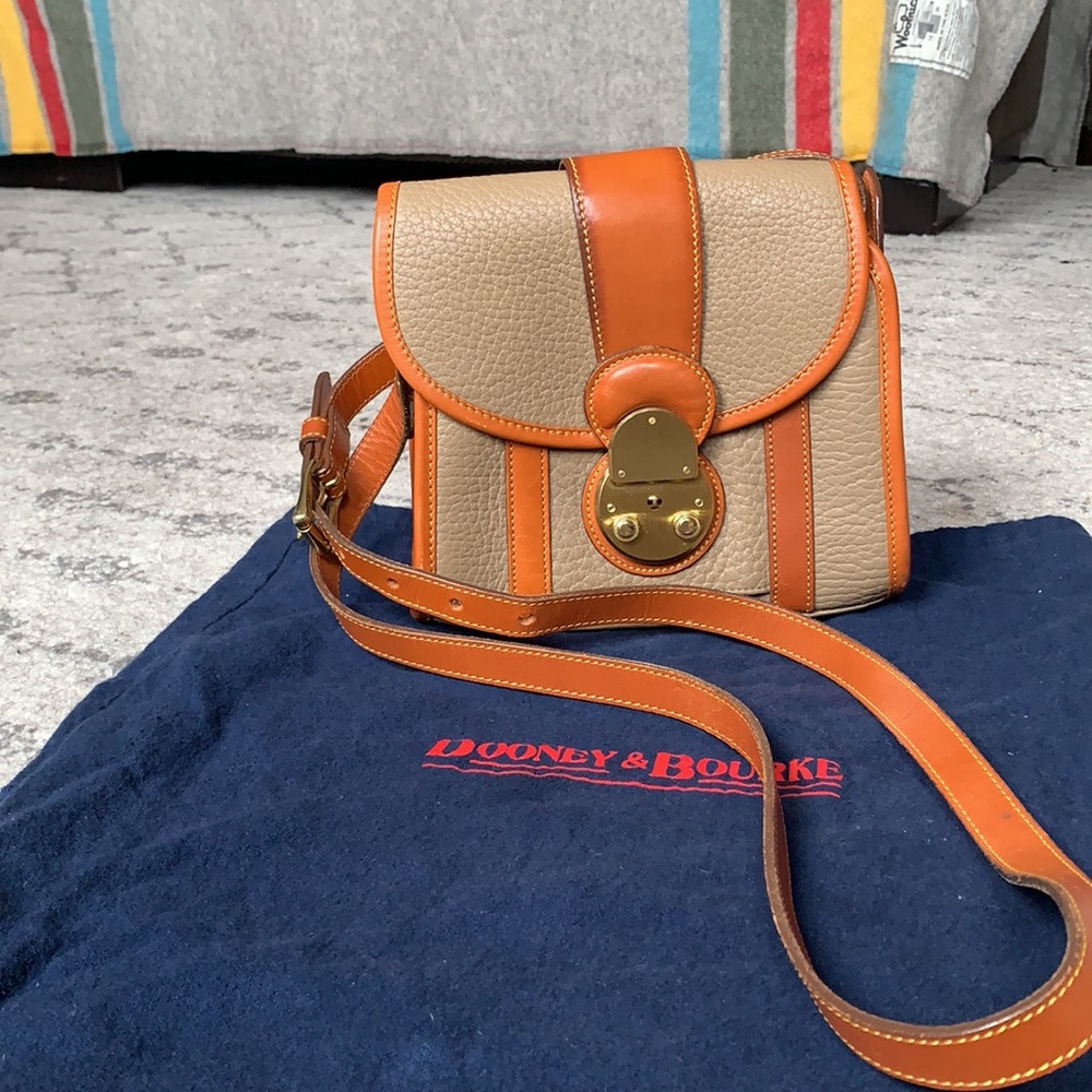Dooney & Bourke leather purse